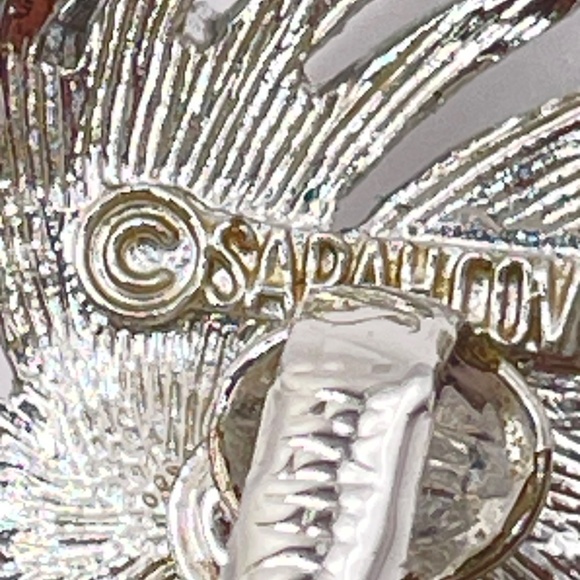 Sarah Coventry Signed Vintage Textured Silver Tone Faux Pearl Clip Earrings - Picture 7 of 8